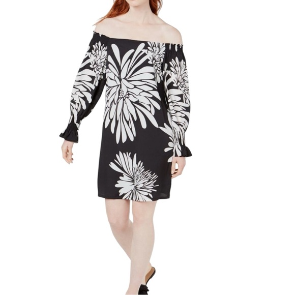 NEW Trina Turk Blue & White Floral Off The Shoulder Smocked Shift Dress Medium - Picture 10 of 12